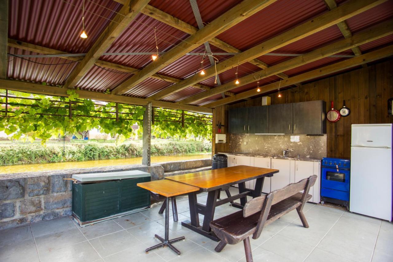 Hotel Bnb Logis Des Saules Saint-Ursanne Exterior foto